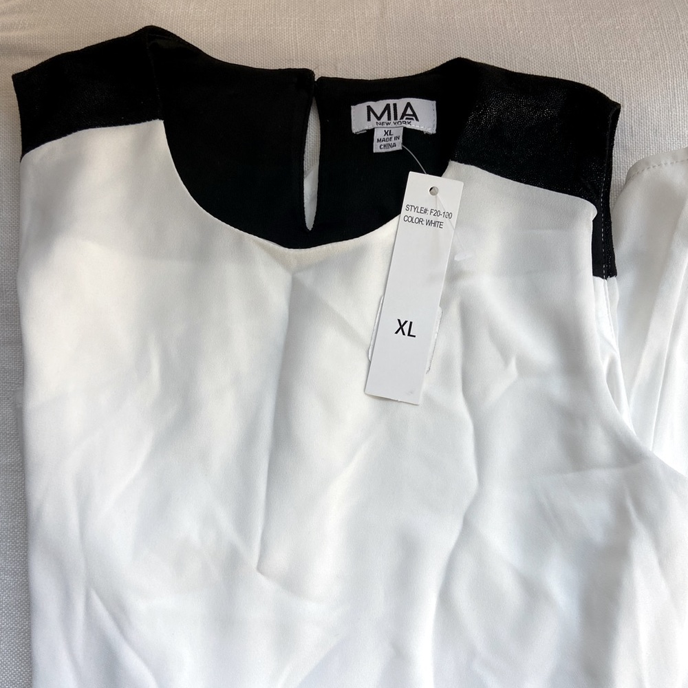 Mia Ivory and Black Top.  Girls XL NWT